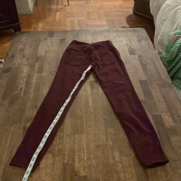 Athleta great stretchy yoga pants with great front and back pockets! - Picture 9 of 14